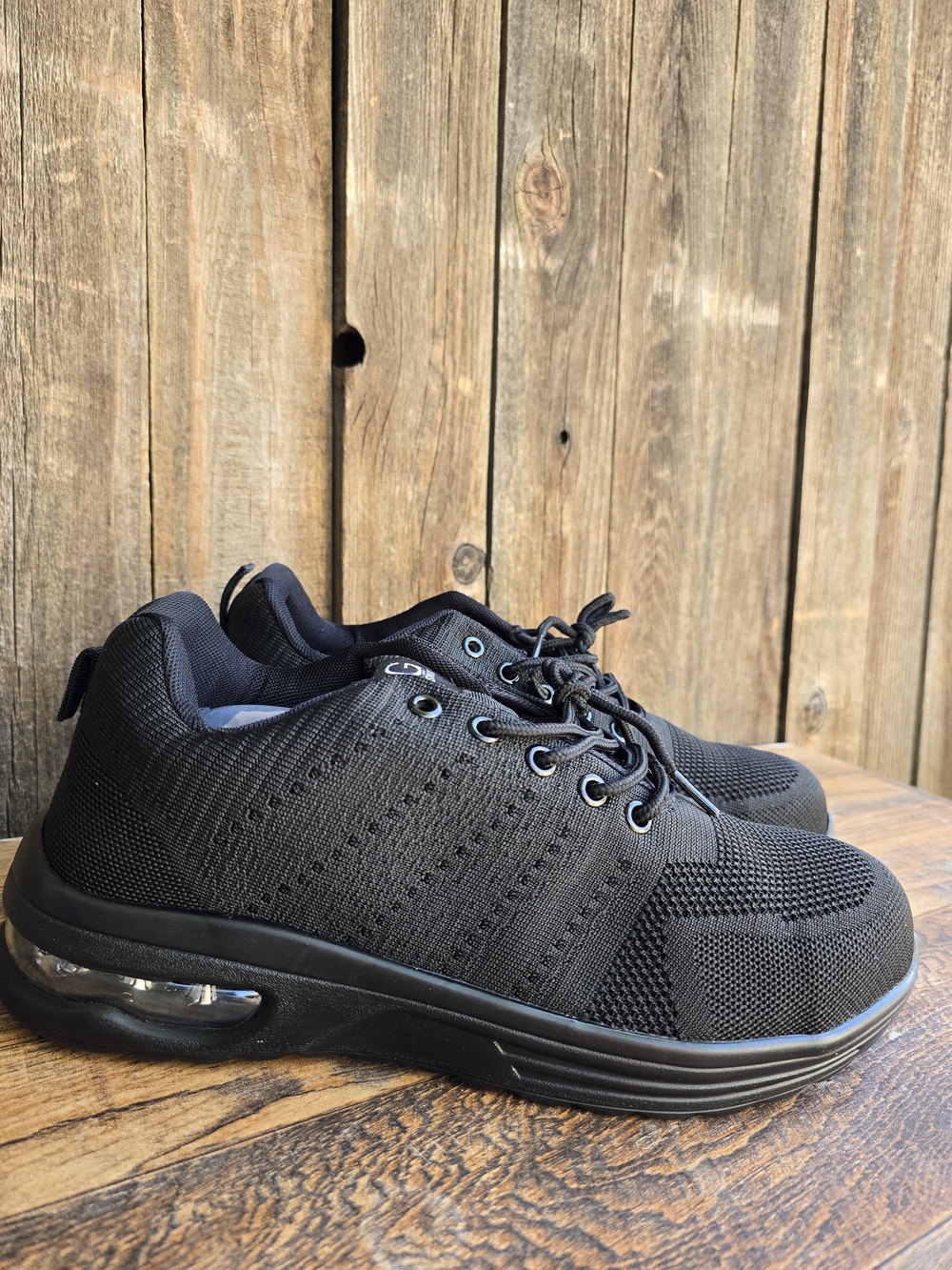 Men's Black Athletic Mesh Lace Up Sneakers Size 9.5